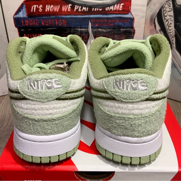 New Nike Dunk Low “Honeydew Fleece” Women’s size 7W DQ7579-300 - Picture 5 of 11